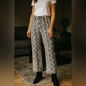 Zoe Phoebe Women’s Snake Print Mid Rise Wide Leg Pants Cream/Black Size 1